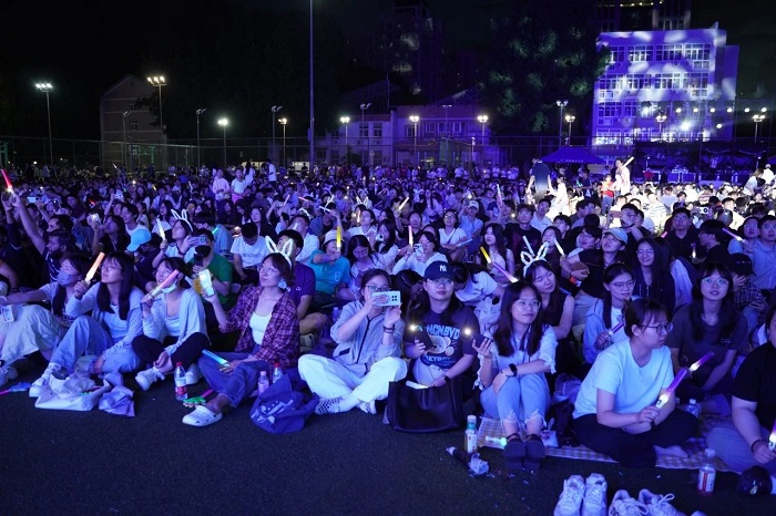 Music festival unveils graduation's exclusive memories